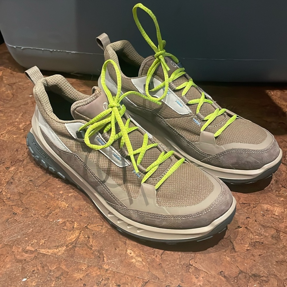 🎁 ECCO Women's Ultra Terrain Waterproof Low Hiking Shoe Sz40 9-9.5